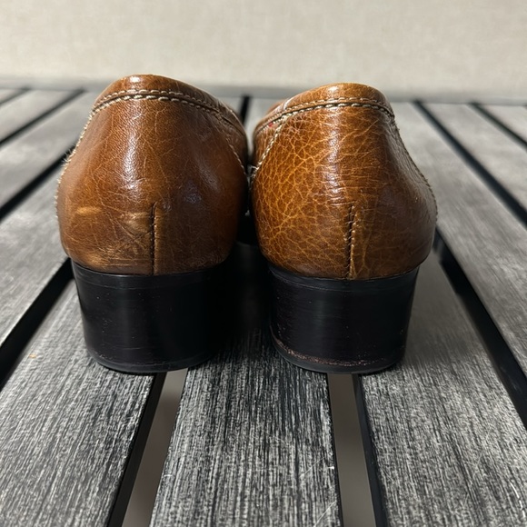 Liz Claiborne leather heels - Picture 2 of 6